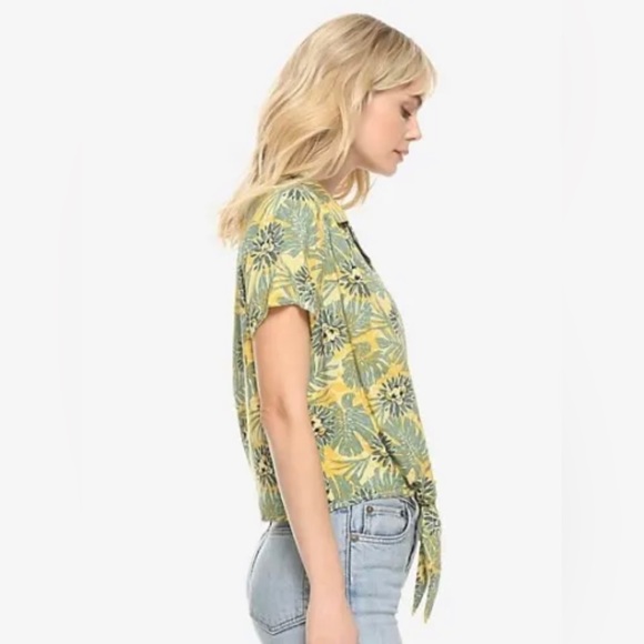 NEW Disney The Lion King Tie Front Woven Top Women’s Size MD Medium Jungle - Picture 4 of 10